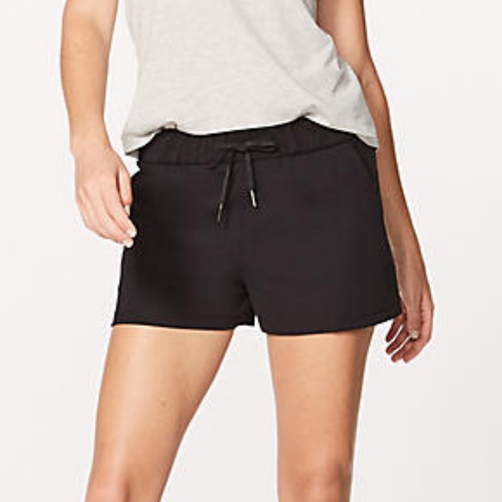 "lululemon On The Fly Short 2.5""